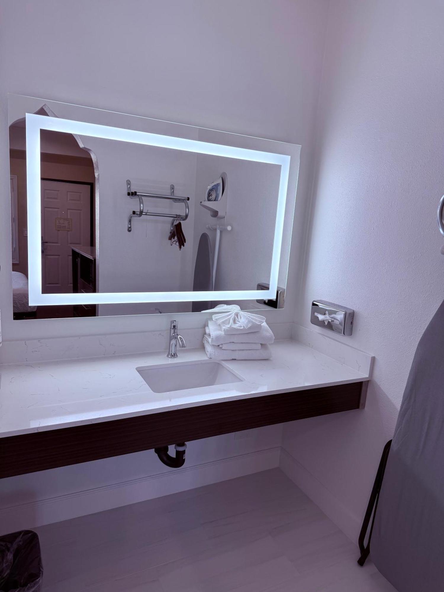Travelodge By Wyndham Harbor City Los Angeles Dış mekan fotoğraf